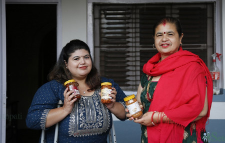 आमाछोरी कुमारी र रूपा अर्याल। तस्बिरः नवीनबाबु गुरूङ/सेतोपाटी